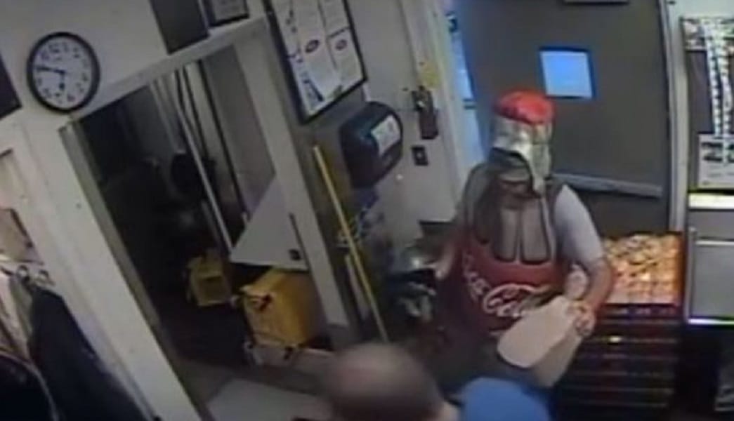 Man dressed in coca cola costume robs 500 doller in restaurant