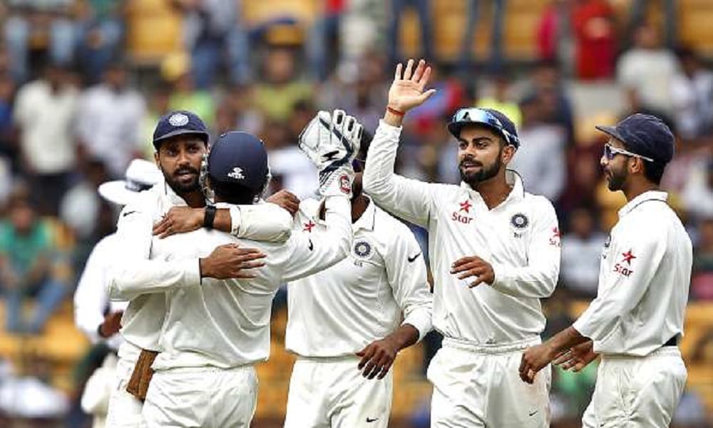 Indian batsman Murali Vijay become father,uploaded pic on twitter