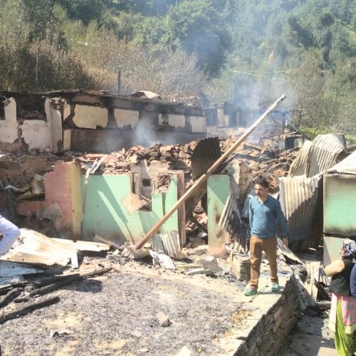 seven house on fire at kathasu jubbal in shimla distt