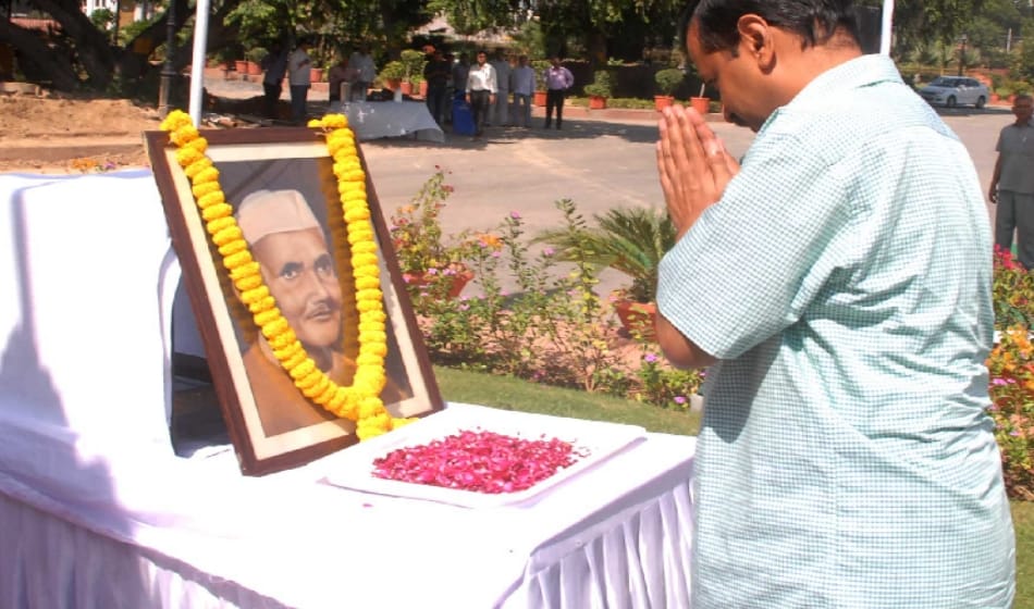 chief secretary of delhi mm kutty absent on lal bahadur shastri jayanti, angry kejriwal seeks answer