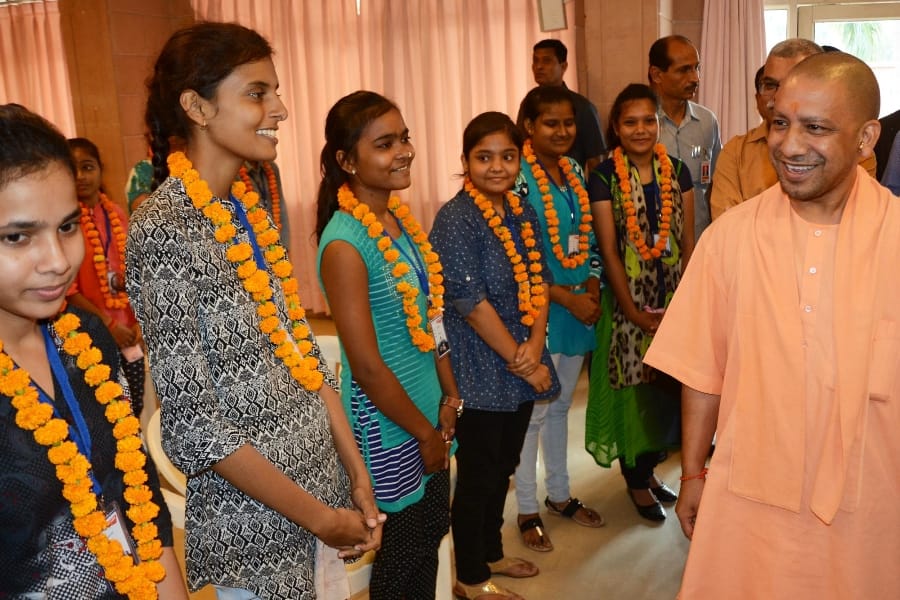 yogi adityanath in amar ujala medhavi chhatra samman utsav 2017.