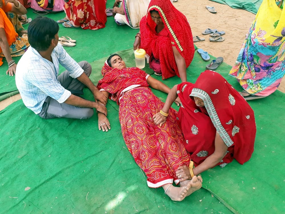 farmers protesting in a unique way against jda near jaipur