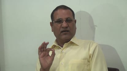 rajasthan pwd minister younis khan blames some congress workers attacked on his car 