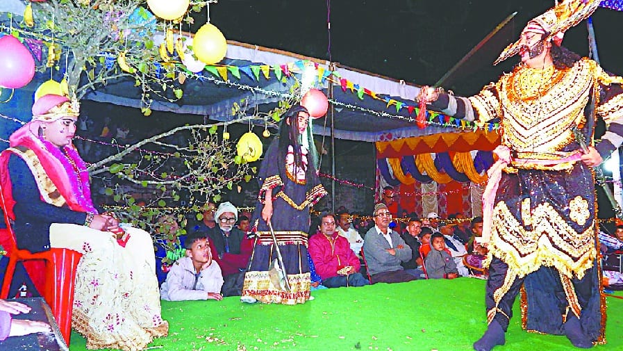 Ambe Gauri to Poojan, Come on Sakhi Saheli ...