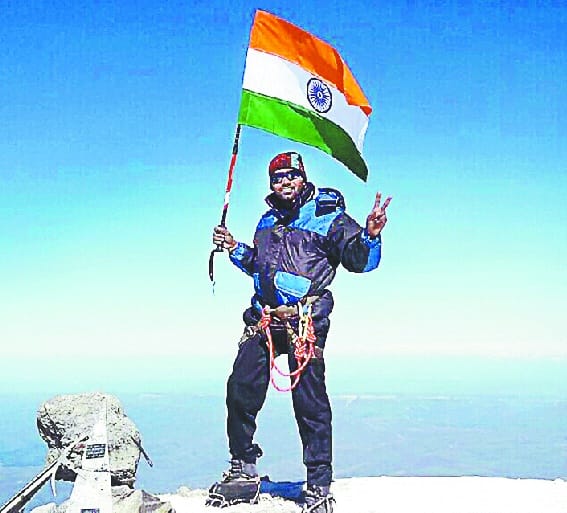 Saharanpur's son Waved tricolor at Mount Elbrus