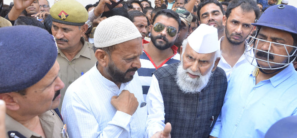 scourge in sambhal during muharram festival many injured in stone pelting