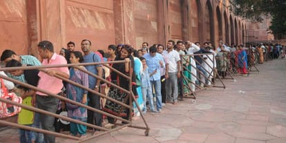 agra four lakh people get job due to taj mahal