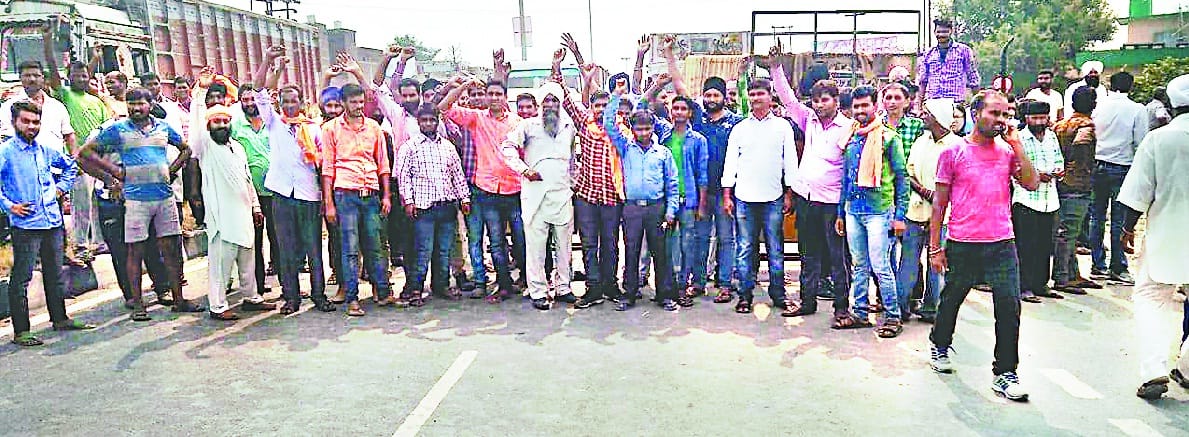 Farmers on highways, traffic jams