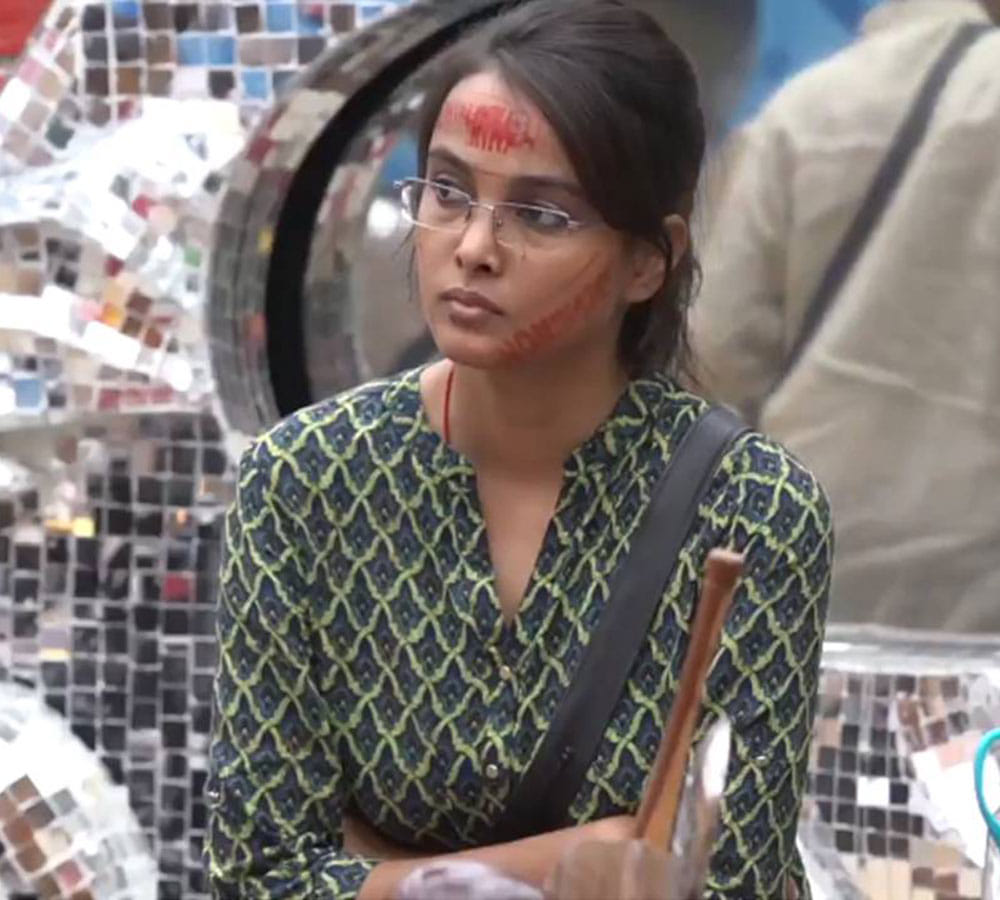 bigg boss 11 first week nomination hina khan safe