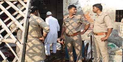 In the closed house, got the mini kamela, meat Recovered