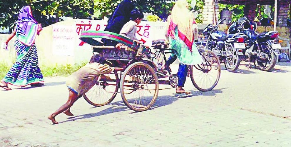 Buggi pulls Meena now rickshaw, read full story in one click