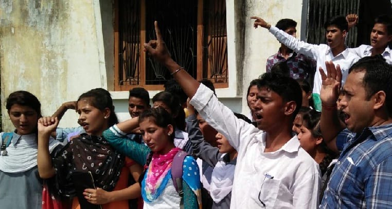 Demonstration of students for spokespersons