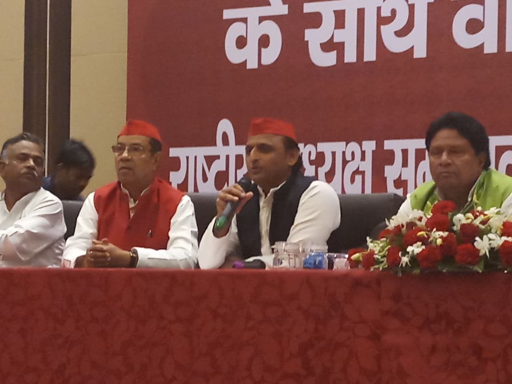akhilesh yadav attacks on bjp government in agra