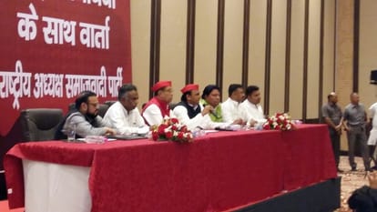 akhilesh yadav attacks on bjp government in agra