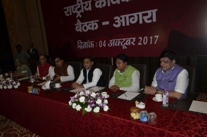 azam khan was missing from samjwadi party meeting