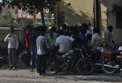 high volatge drama in azamgarh police station after muslim divorce
