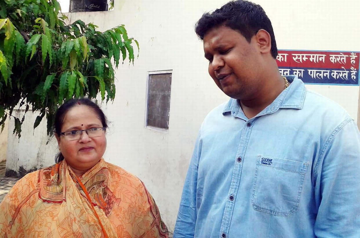 Purse of businessmen and mother stolen
