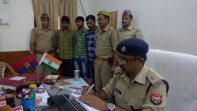 दिवंगत भाजपा नेता का गनर निकला लुटेरा