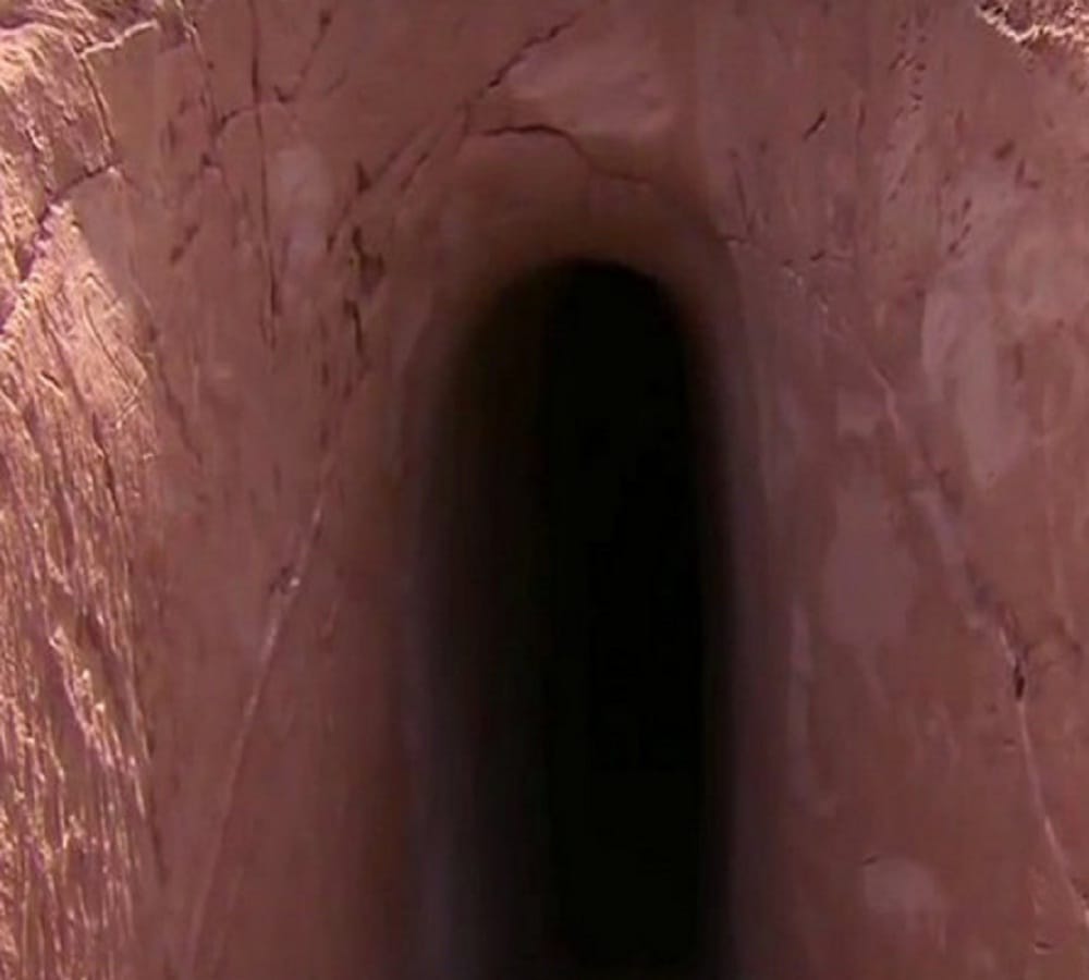 mexico artist spend twenty five years in cave and transformed it with amazing sand art 
