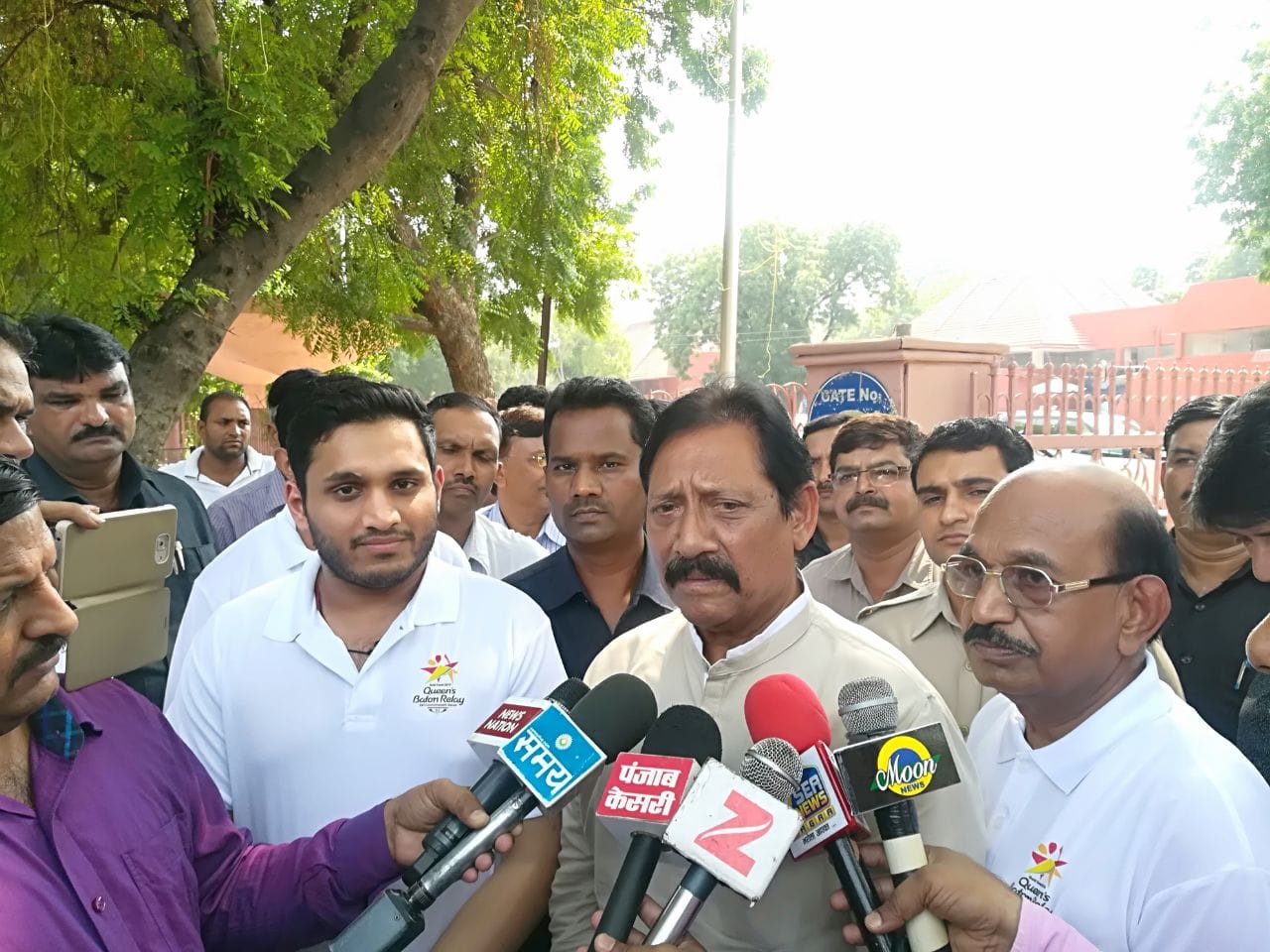 queens baton relay reached agra via mathura