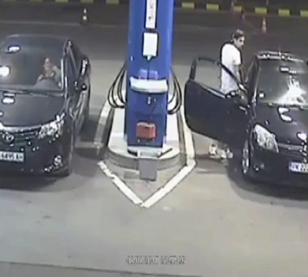 man refused to put off cigarette than gas station employee did this 