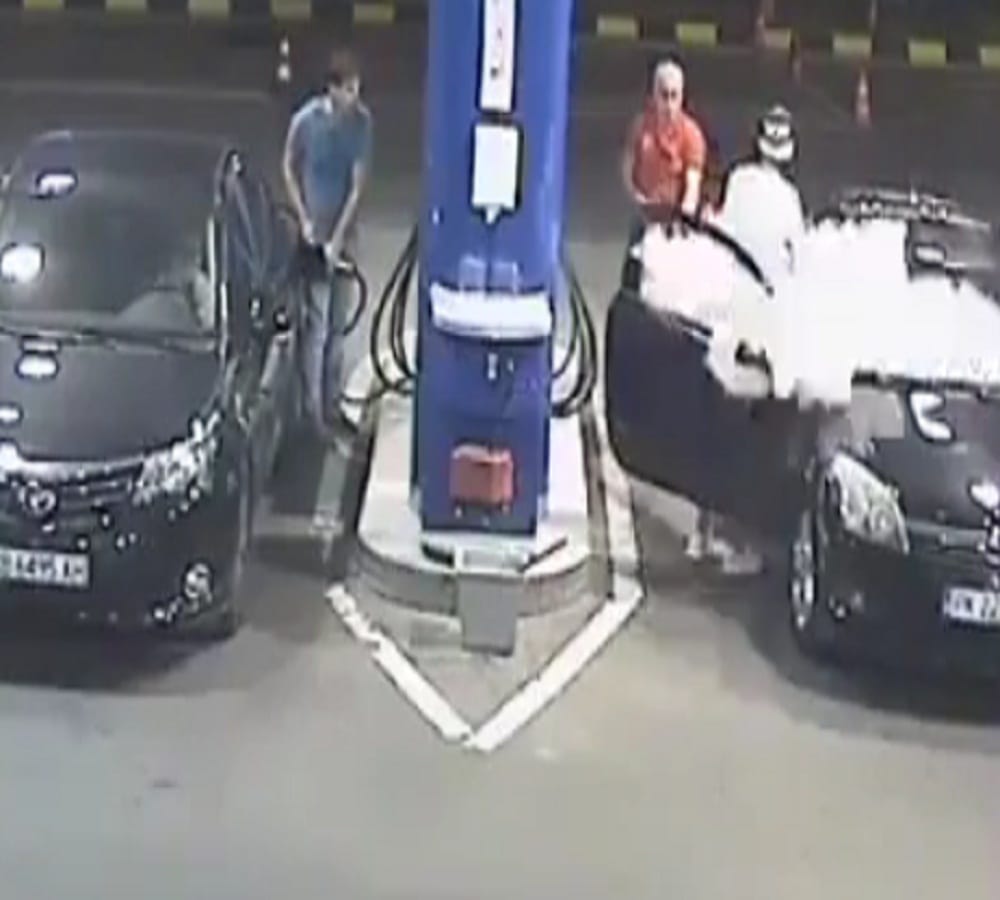man refused to put off cigarette than gas station employee did this 