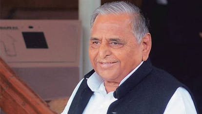 In this way mulayam singh yadav shines in the political world