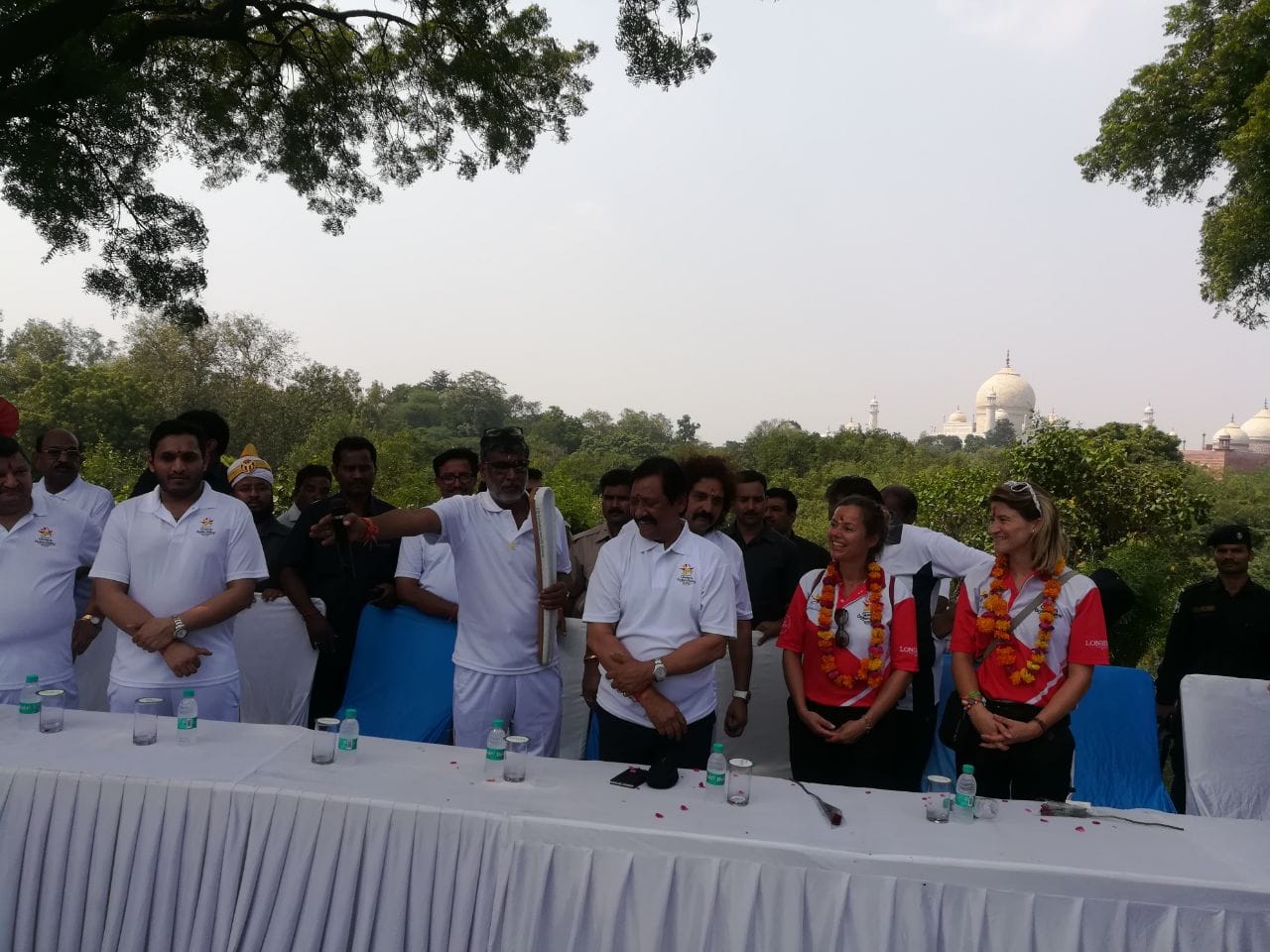 queens baton relay reached agra via mathura