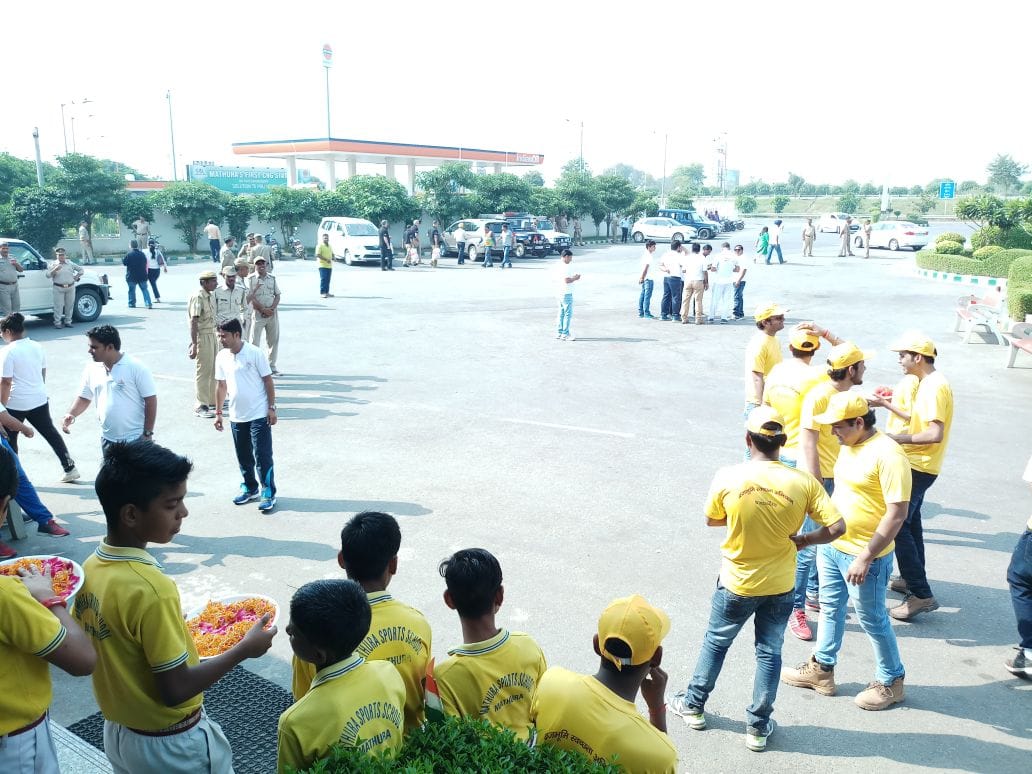 queens baton relay reached agra via mathura