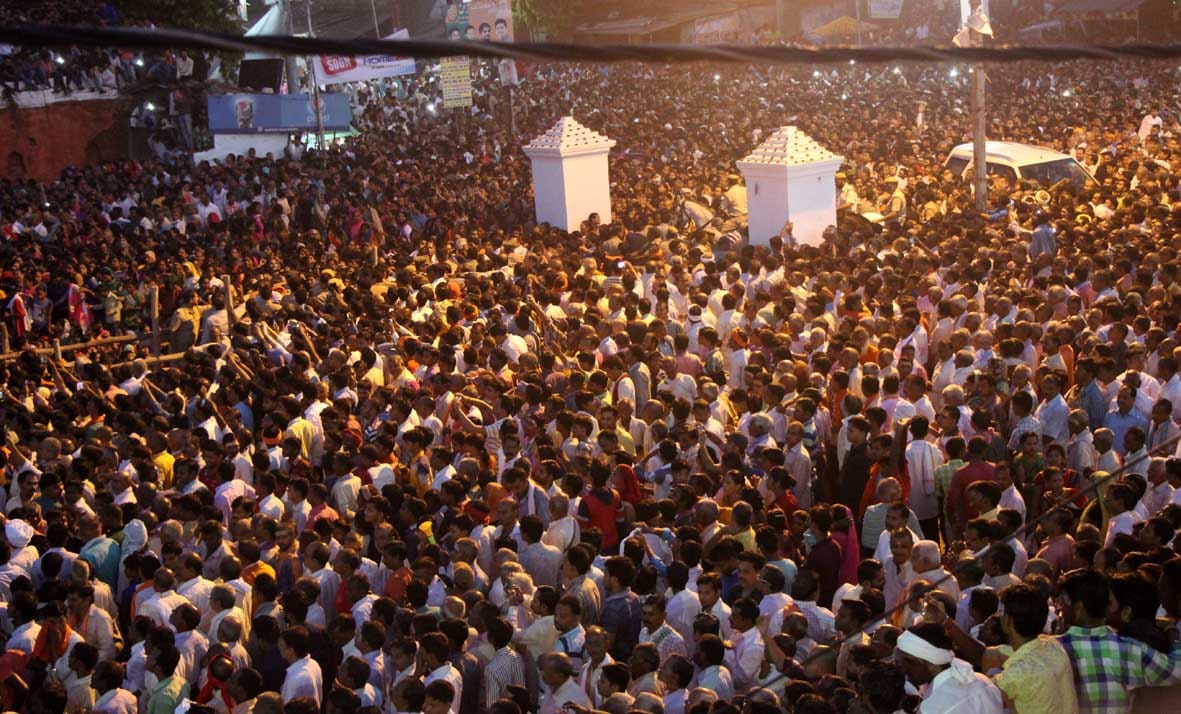 see the photos of ranagar ram leela arti