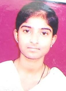 bank employee commits suicide in Lucknow.