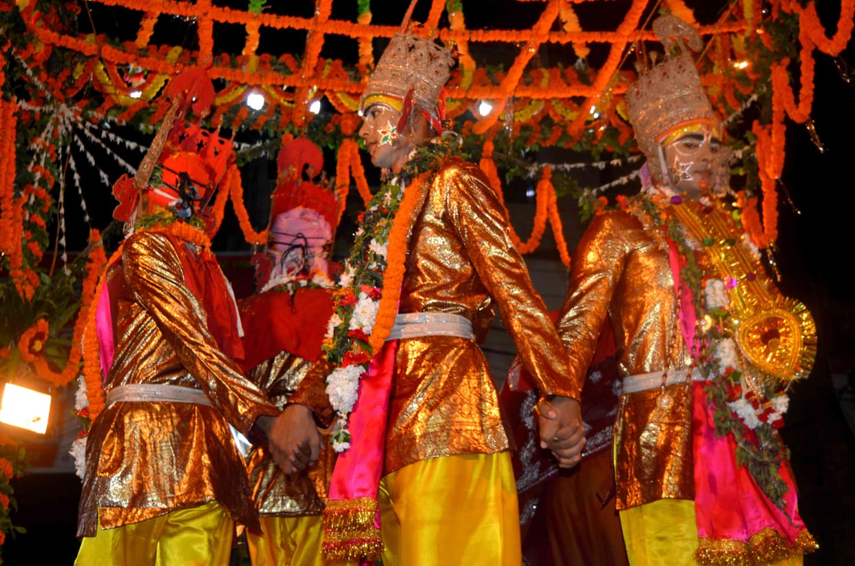 चारों भाइयों का मिलन देख सजल हुईं आंखें