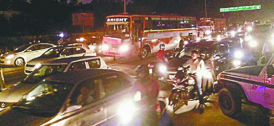 traffic police have no contoll on traffic