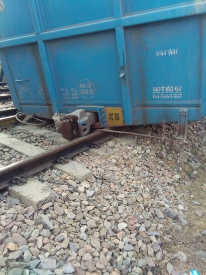 goods train derail in mathura