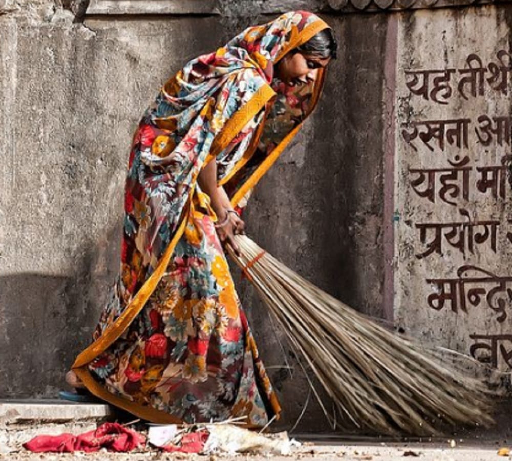 Pakistani woman sweeps floor on wheels video viral on internet 