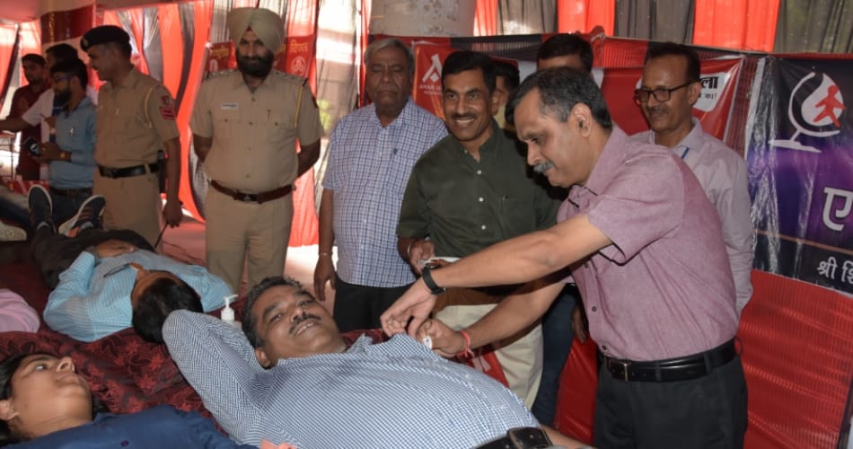 blood donation camp in Chandigarh by amarujala foundation