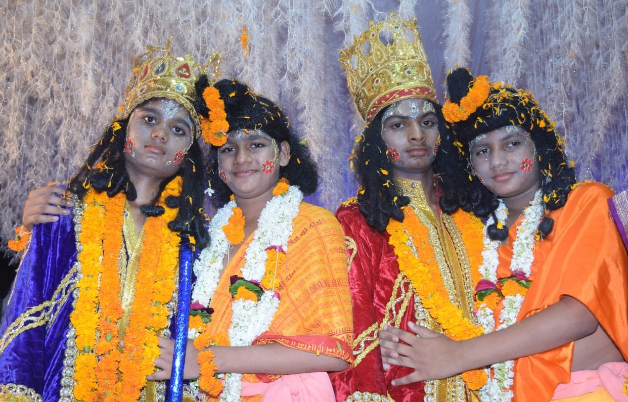 All the four brothers met, joyous Ayodhya