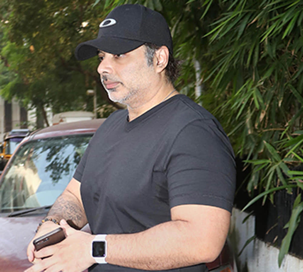 once agagin nargis fakhri and uday chopra part away video viral