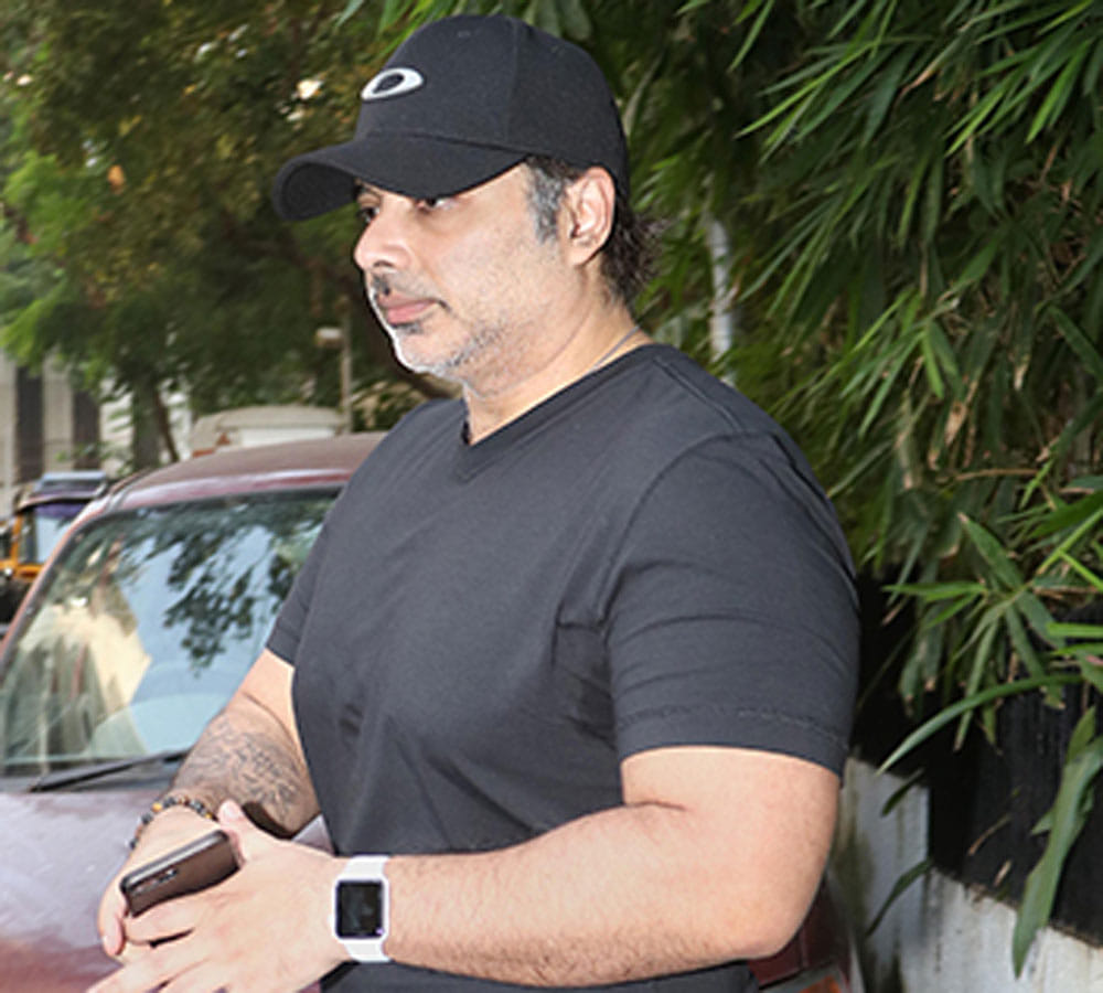 once agagin nargis fakhri and uday chopra part away video viral
