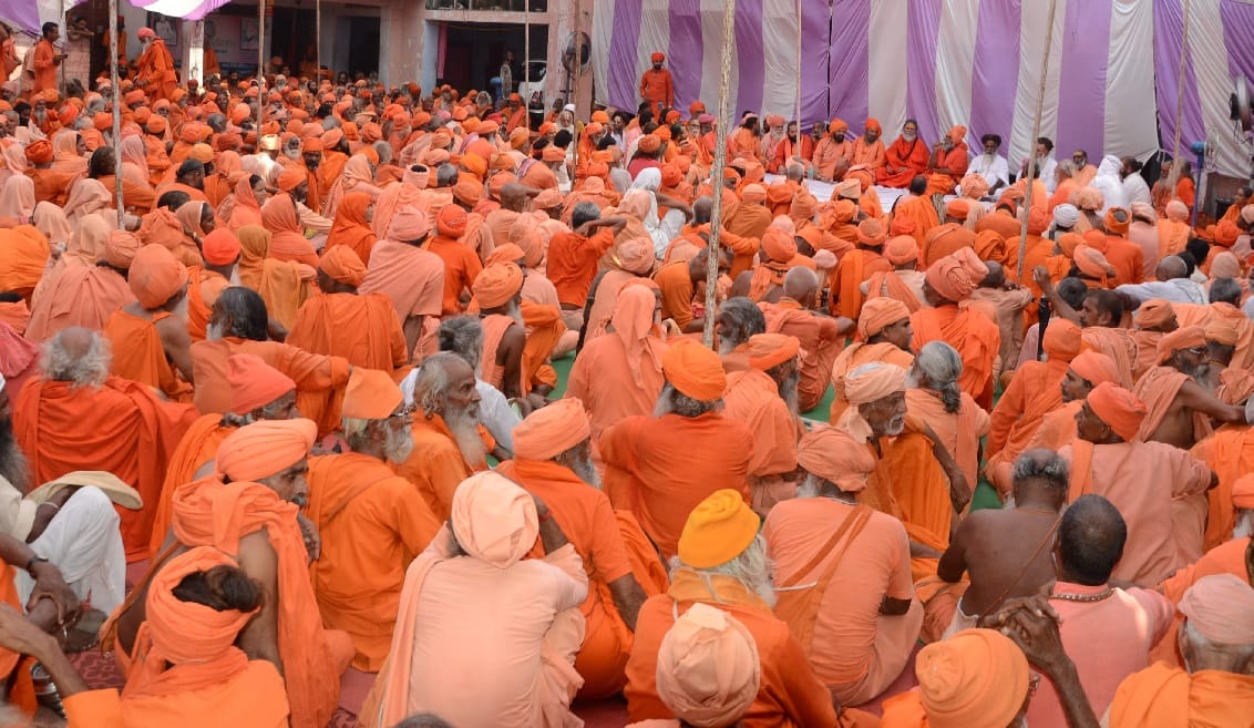 akhara parishad support sri sri ravishankar for ram mandir