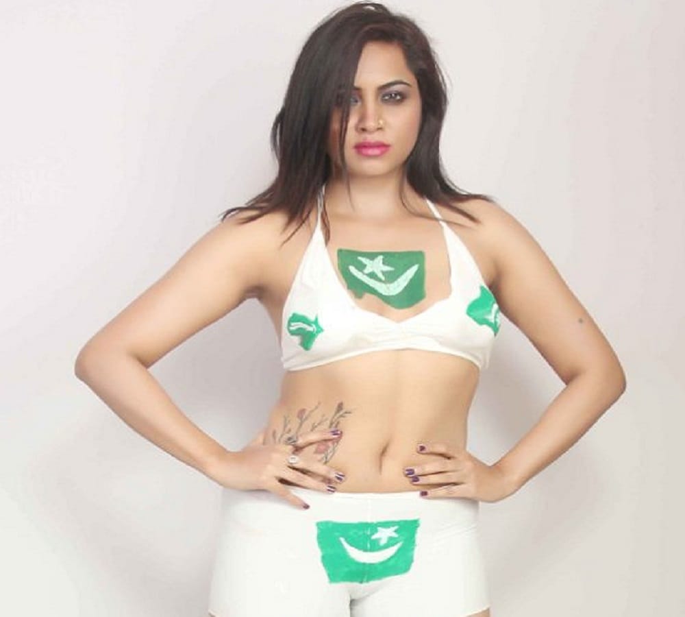 Arshi Khan Bigg Boss 11 Contestant Reveals How radhe maa Used Crime Branch To Take Revenge 