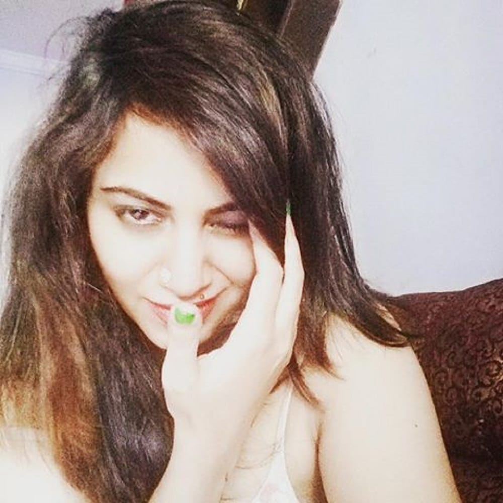 Arshi Khan Bigg Boss 11 Contestant Reveals How radhe maa Used Crime Branch To Take Revenge 