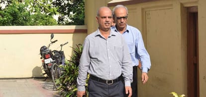 NCW member rakha sharma arrived BHU for enquiry of protest and lathi charge