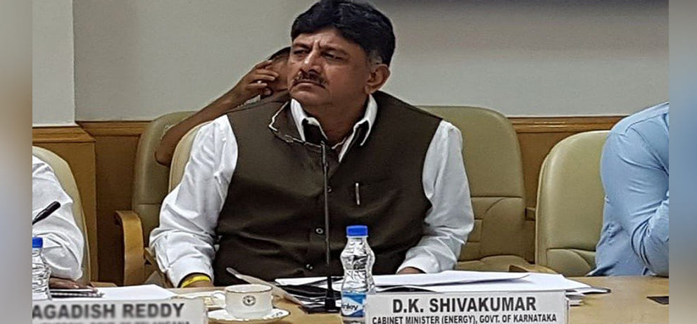  karnataka minister DK shivkumar appears to income tax office in tax evasion case