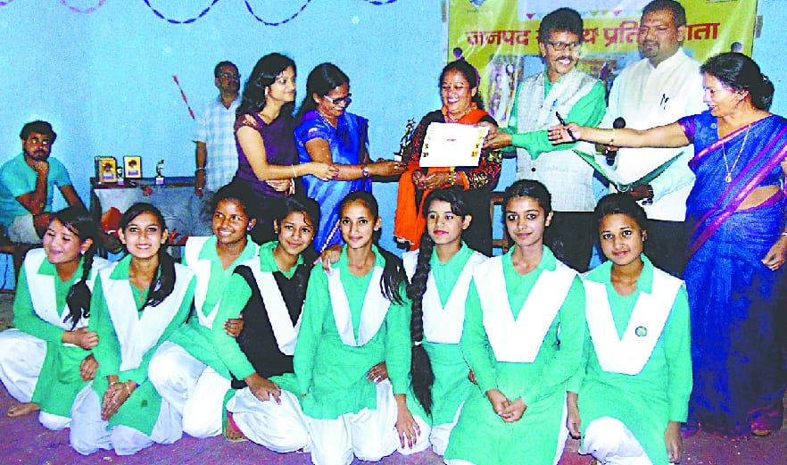 GGIC girl's first place in the theater
