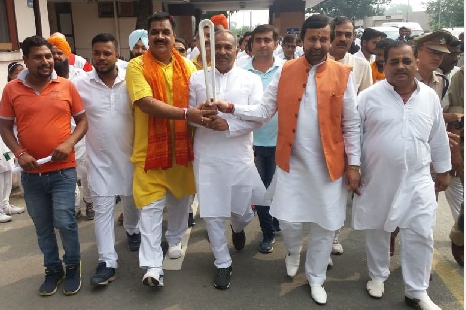 Queens baton relay huge welcome in kumaon uttarakhand