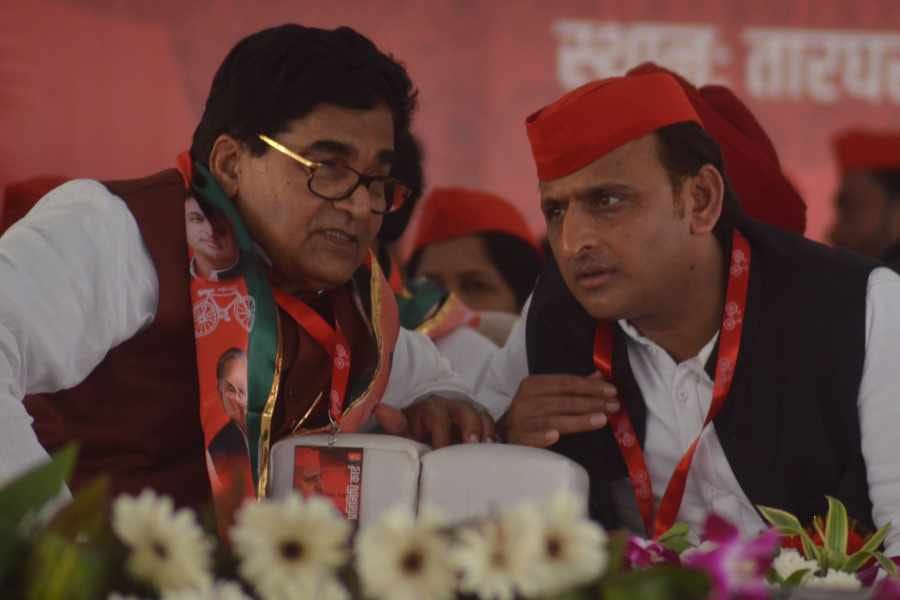 Rift in mulayam family surfaced again as shivpal did not get place in team akhilesh.
