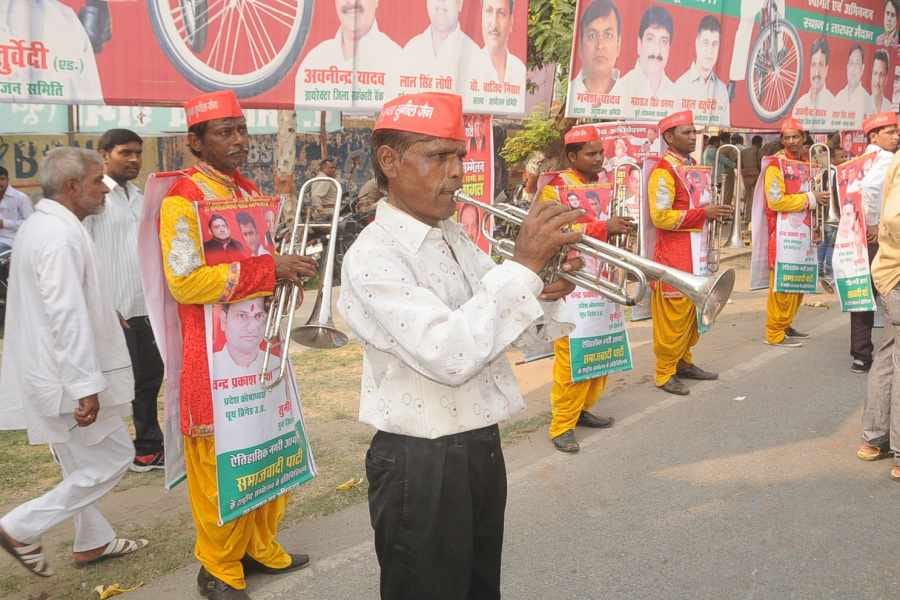 impact of akhilesh yadav stay in agra for three days