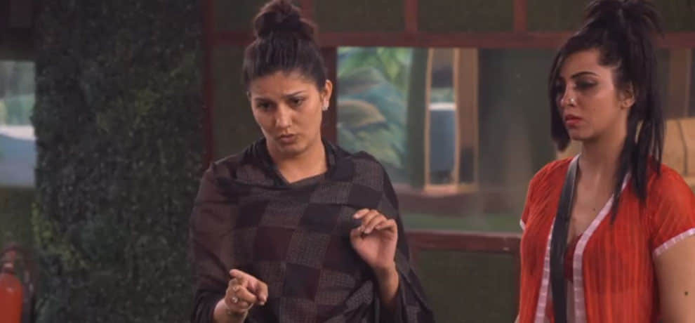 Bigg Boss 11: contetant sapna choudhary indulge in ugly spat with bihar girl jyoti