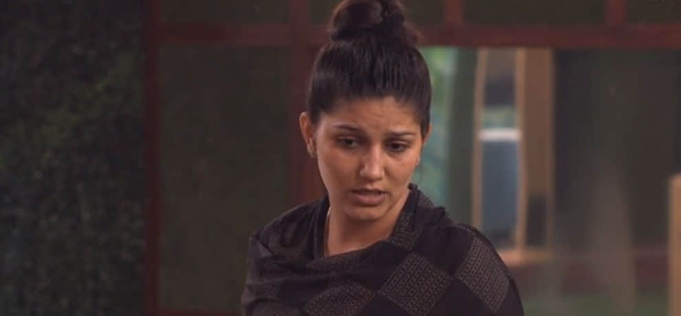 Bigg Boss 11: contetant sapna choudhary indulge in ugly spat with bihar girl jyoti